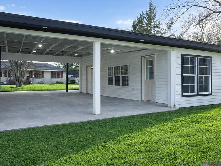 4809A Longfellow Dr — Photo 3