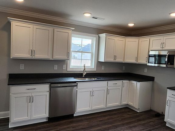 4th image of 837 Sarah Rebecca Drive