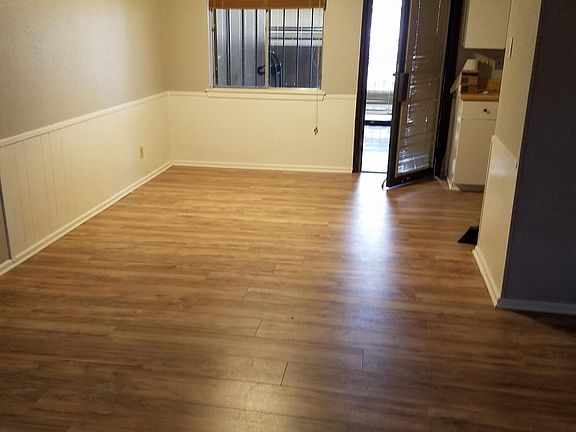 4th image of 111 E Silver Sands Dr