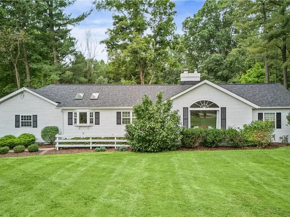 35220 Chagrin Blvd, Moreland Hills, OH 44022