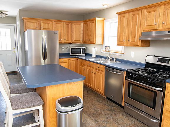 3rd image of 34 Scribner Road