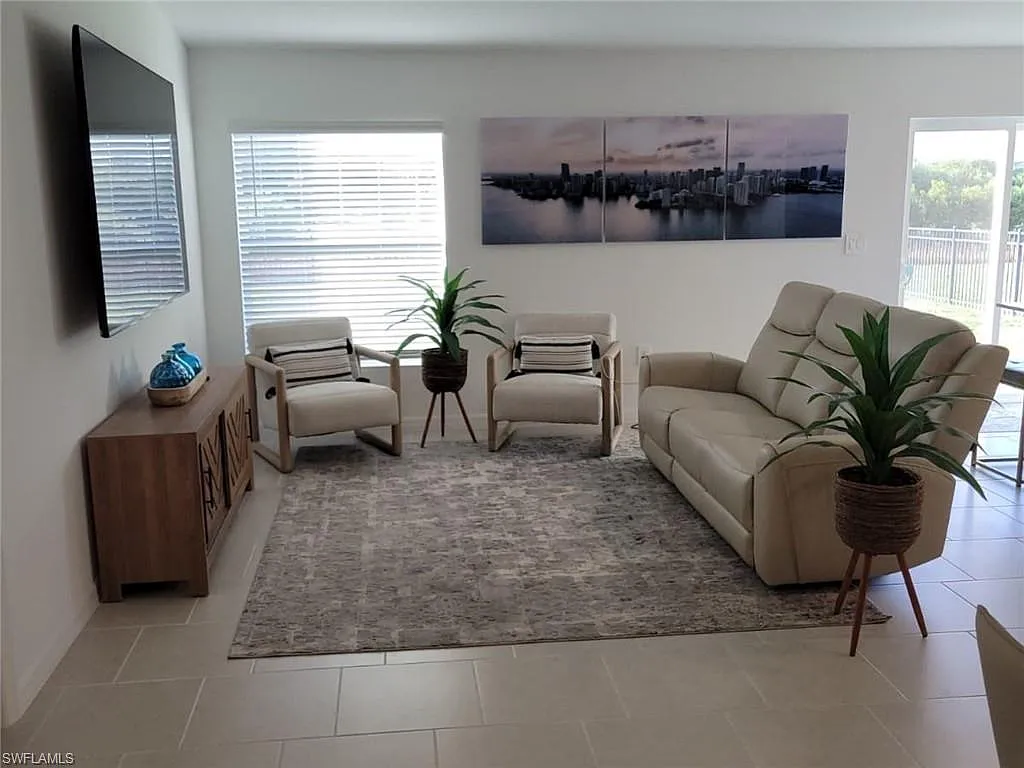 3 bed, 2.0 bath, 1824 sqft, $2,000 — Photo 3