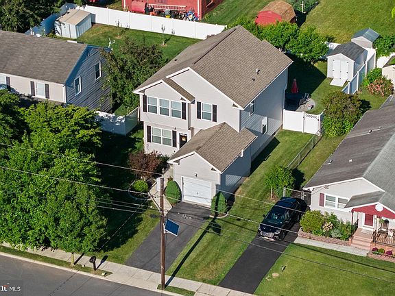 5th image of 312 Sandalwood Ave