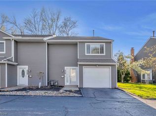 1748 Walnut Ln #32, Rocky River, OH 44116