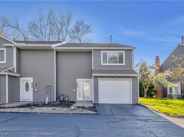 1748 Walnut Ln #32, Rocky River, OH 44116