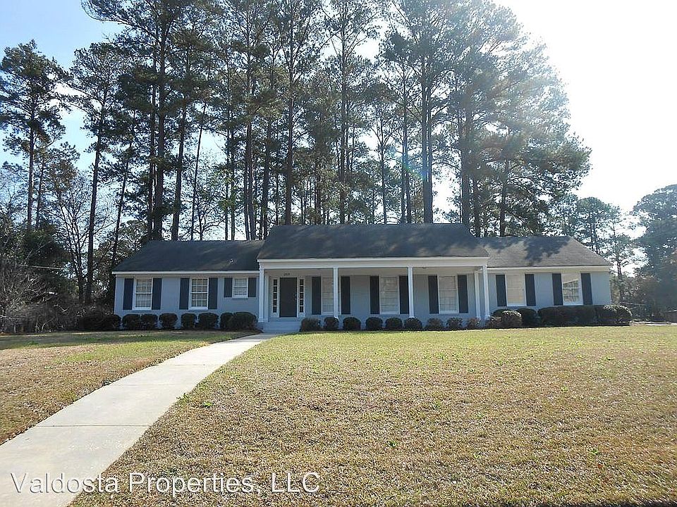1st image of 2323 Riverhill Dr