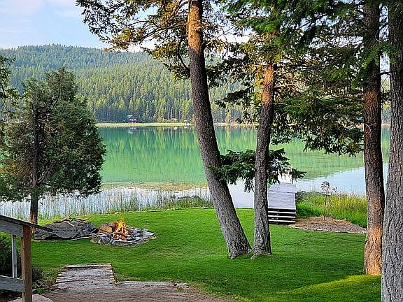 Path to the lake