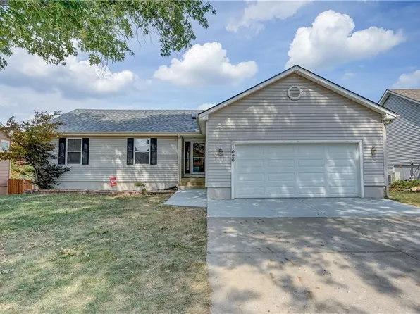 1020 SE 11th St, Lees Summit, MO 64081