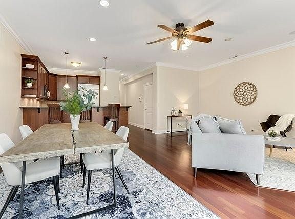 4th image of 2929 N Lincoln Ave APT 2