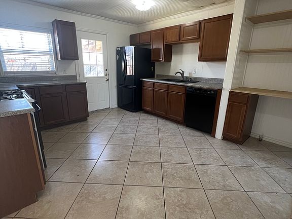 3rd image of 2117 Amarillo St