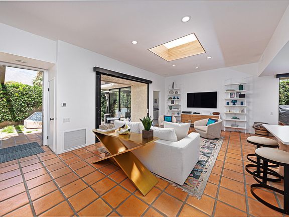 3rd image of 481 N Calle Rolph