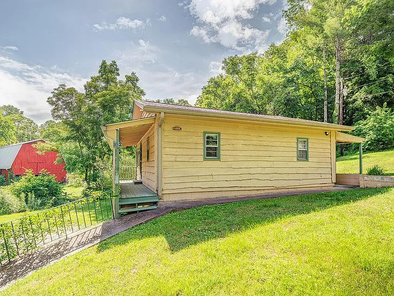 162 Upper Brush Creek Rd — Photo 1