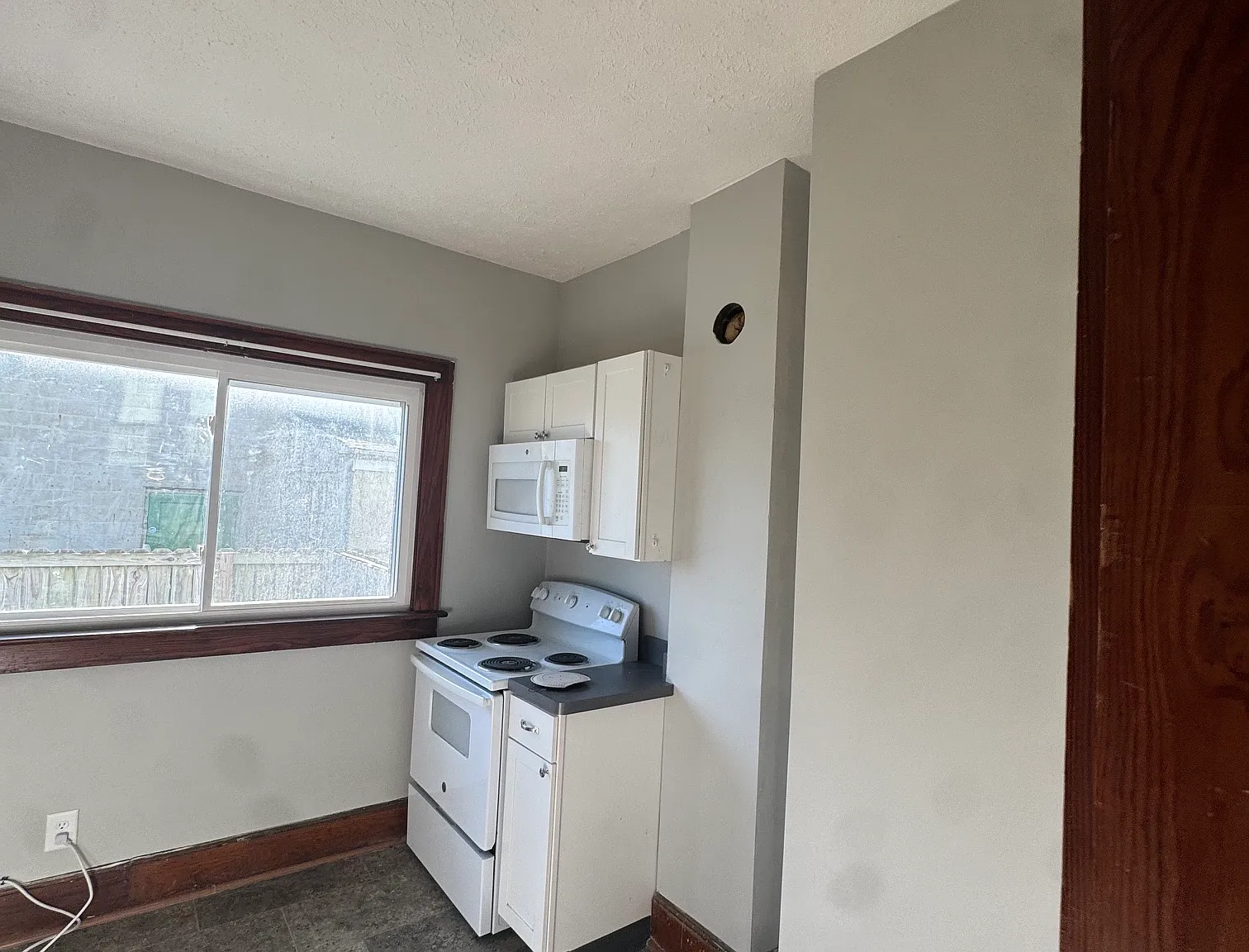 3 bed, 1500 sqft, $1,500 — Photo 2
