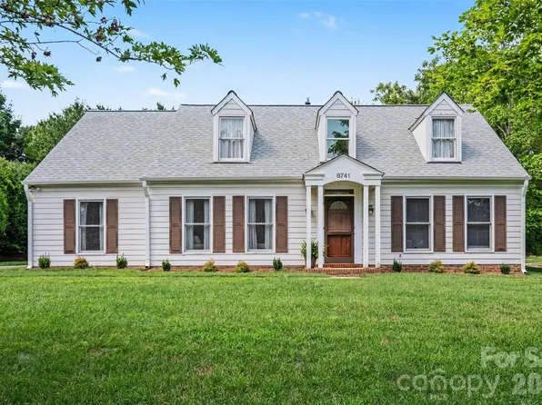 8741 Fieldgate Dr, Charlotte, NC 28277