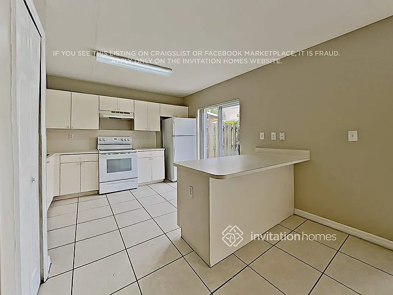 5886 SW 162nd Path — Photo 8