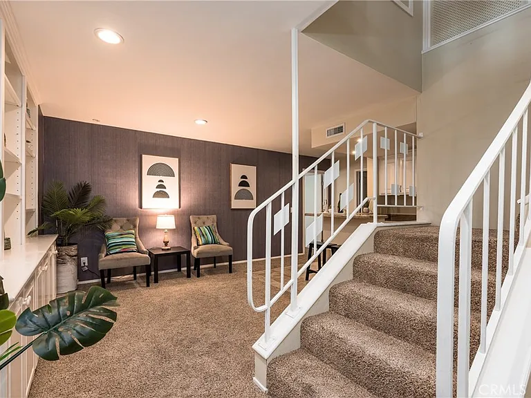 2328 E Vine Ave — Photo 8