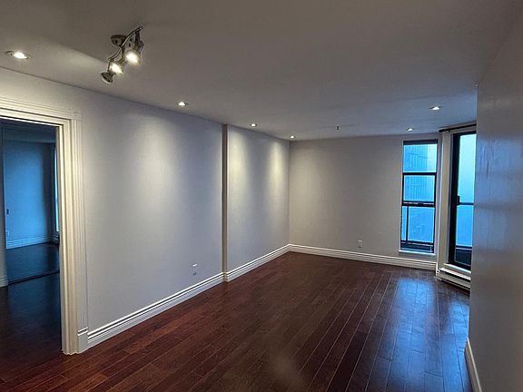 2nd image of 1040 Pacific St