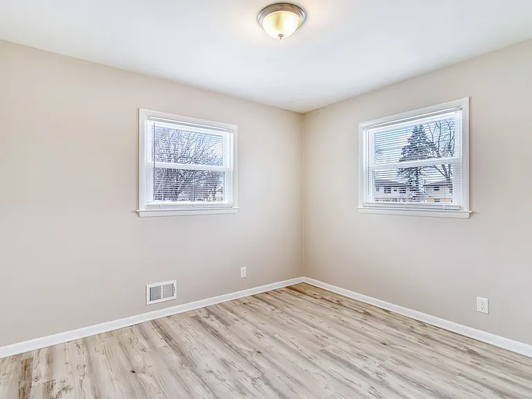 147 S Grand Ave #2 — Photo 9
