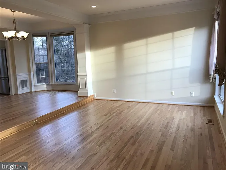 7507 Lamoyne Ct — Photo 17