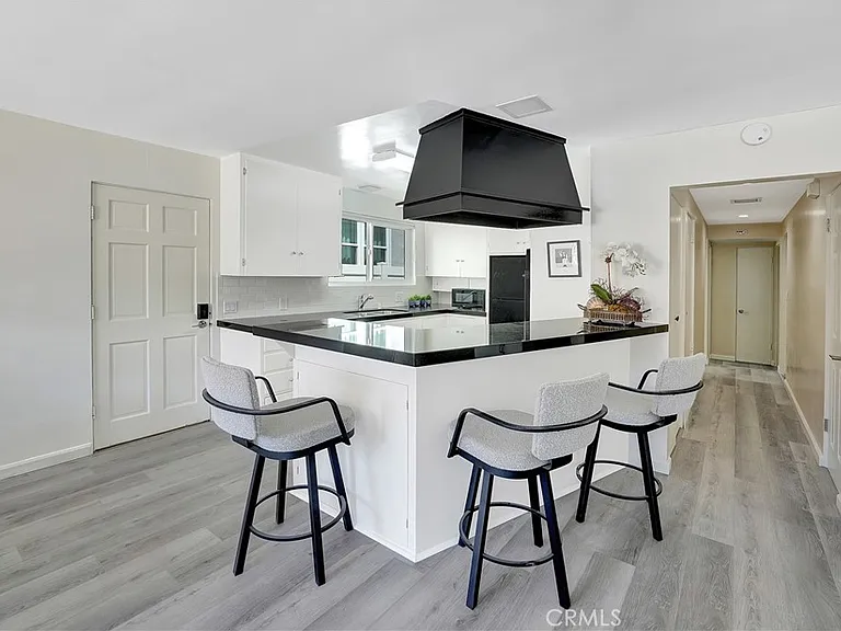 216 Collins Ave — Photo 5