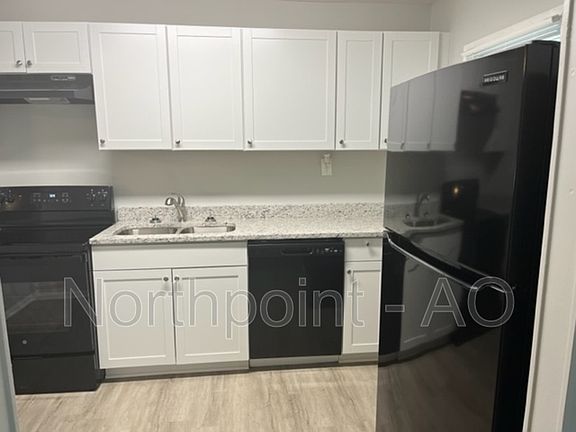 5th image of 484 Camelot Pkwy