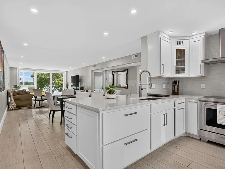 3205 Portofino Point #C2 — Photo 4