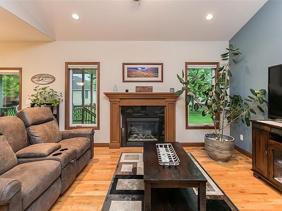 5th image of 803 Dorchester Pl NE