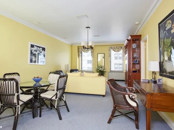 465 Park Avenue image 1 of 8