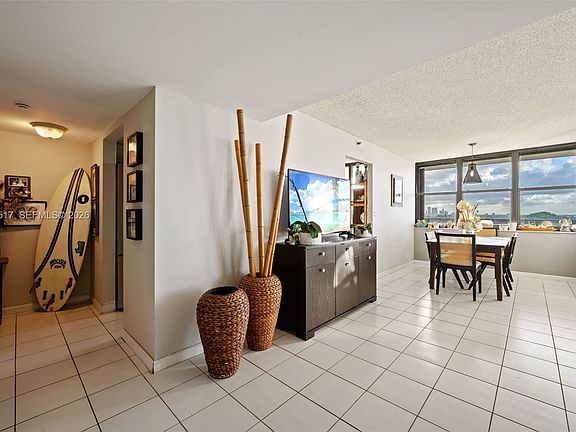 4th image of 2555 Collins Ave APT 1002