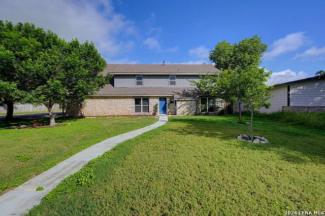 5 bed, 3.5 bath, 2362 sqft, $2,600 — Photo 2
