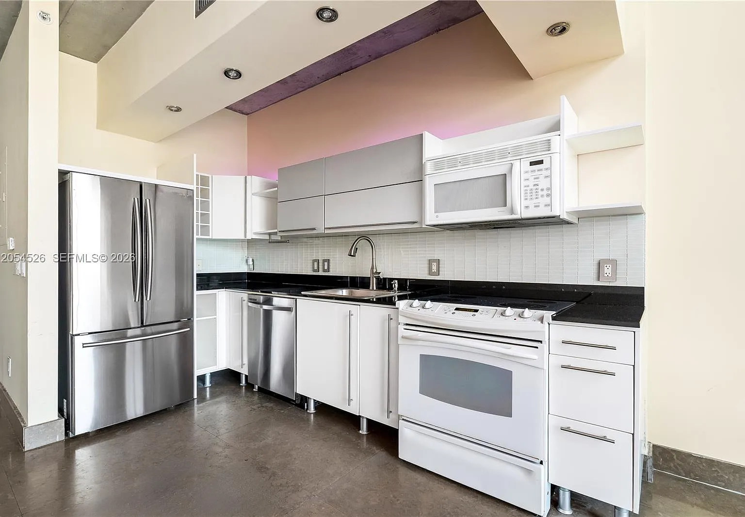 Neo Vertika Condo — Photo 2