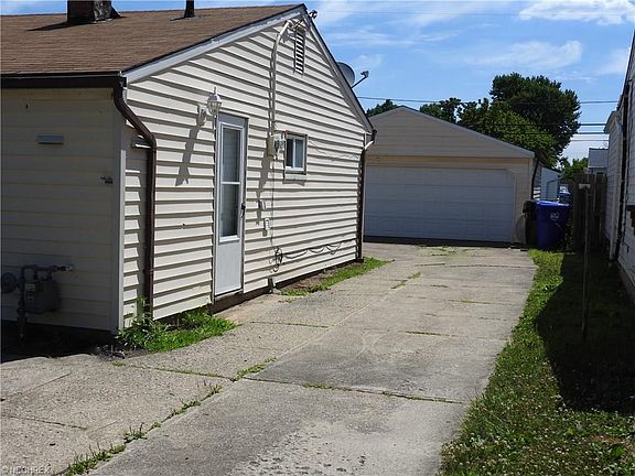 3rd image of 6497 Almont Dr
