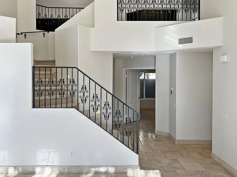6 Sitges — Photo 15