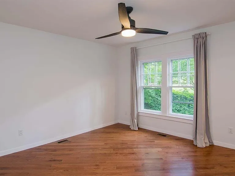 1435 Broadway St — Photo 14