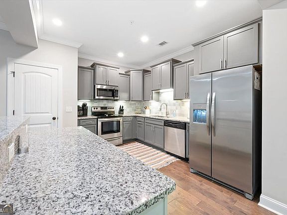 5th image of 404 Mariners Cir