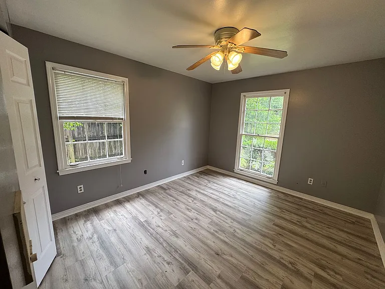 1054 Gallen Ct — Photo 17