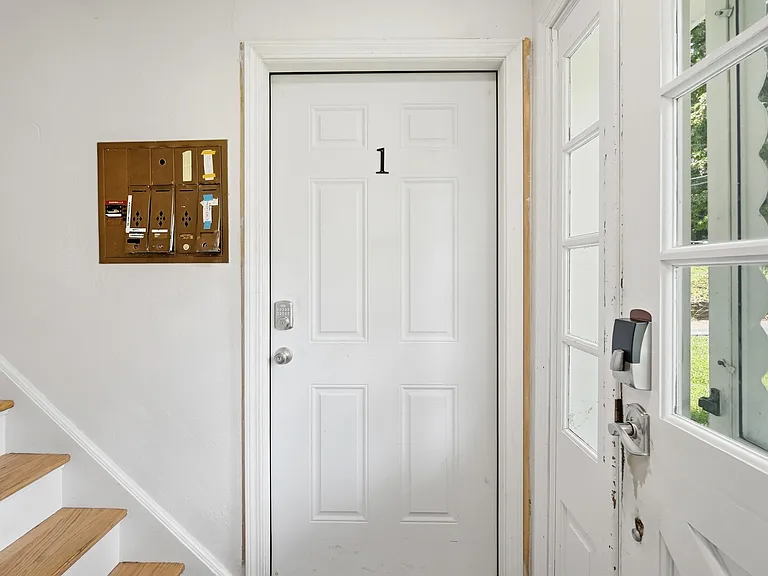 3524 Hazelwood Ave #1 — Photo 9