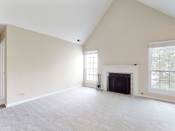 4th image of 111 Meadowbrook Ln #44-B