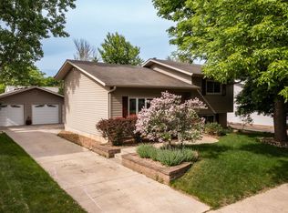 2025 42nd St NW, Rochester, MN 55901