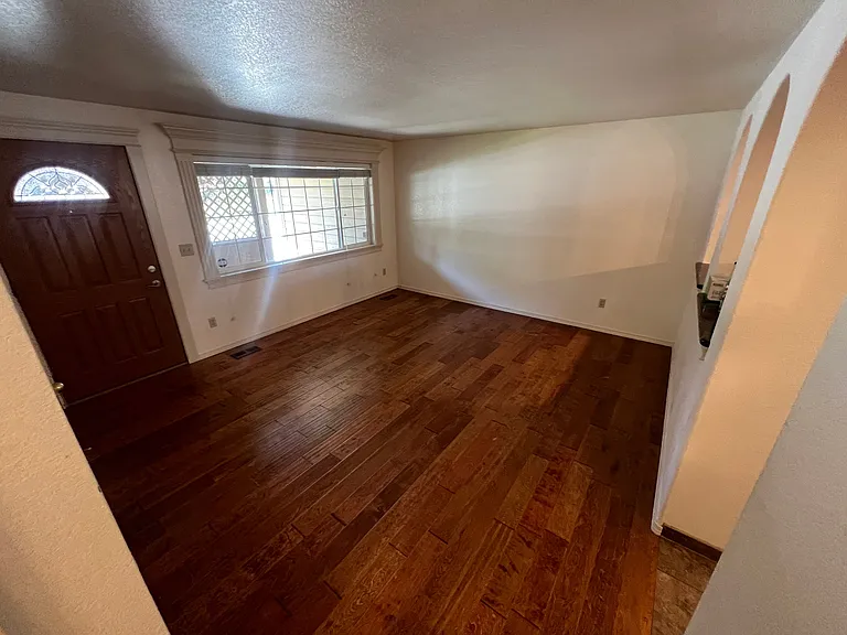 3578 S North Church Ave — Photo 4