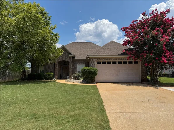 1311 Catherine Dr, Opelika, AL 36801