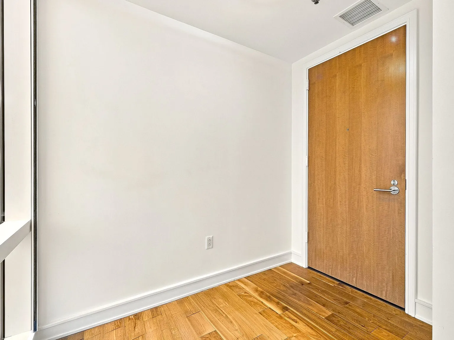 2 bed, 2.5 bath, 1707 sqft, $7,980 — Photo 2