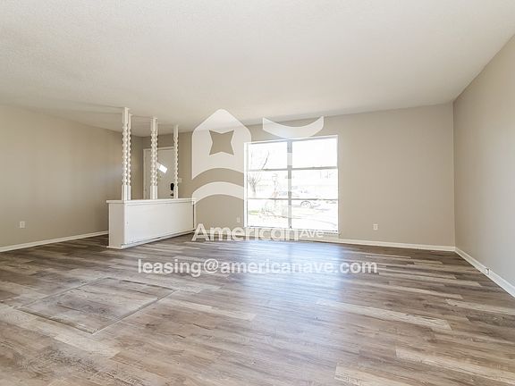 1562792_003_living_room_13631274.jpg