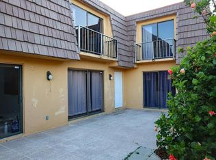 933 Springdale Cir, Palm Springs, FL 33461
