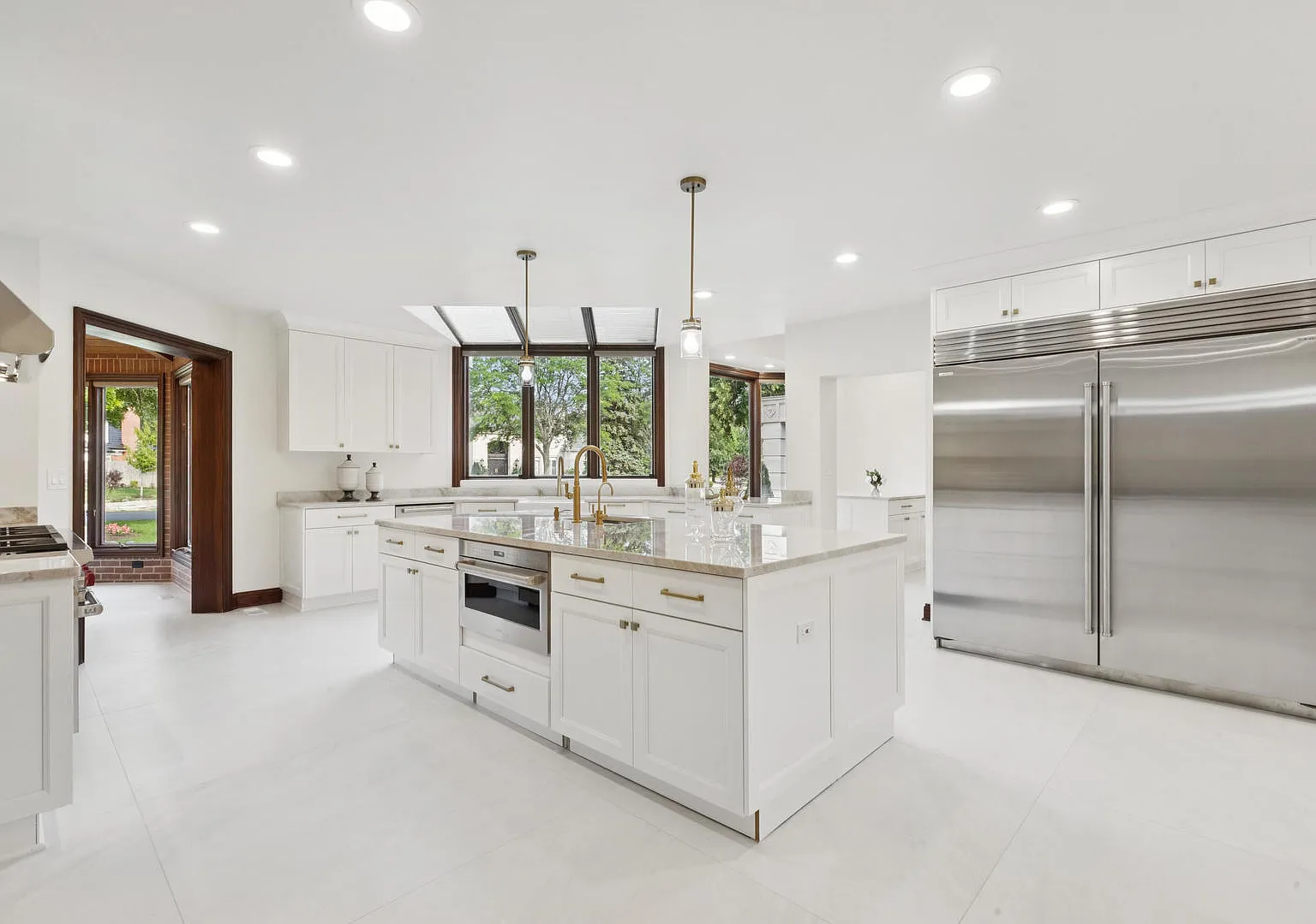 7 bed, 7800 sqft, $16,500 — Photo 3