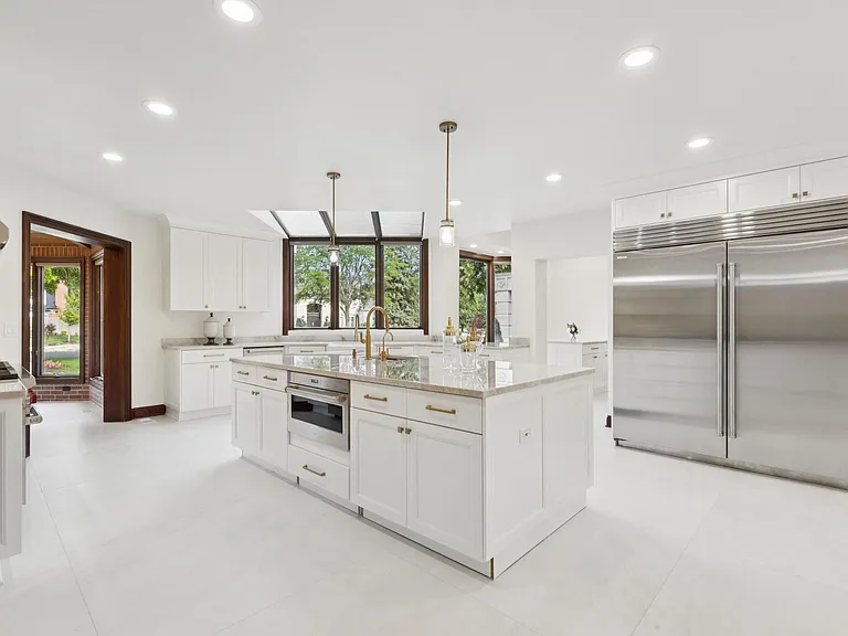 2430 Dorina Dr — Photo 3