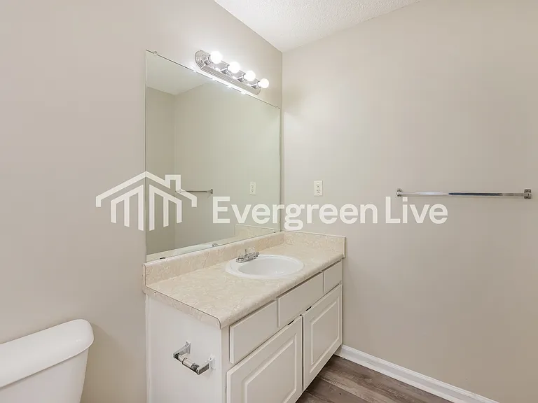 6380 Ariaal Dr — Photo 8