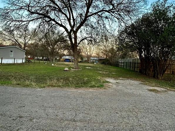 2011 Water St, Bastrop, TX 78602