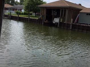 22424 Bayview Dr, Saint Clair Shores, MI 48081