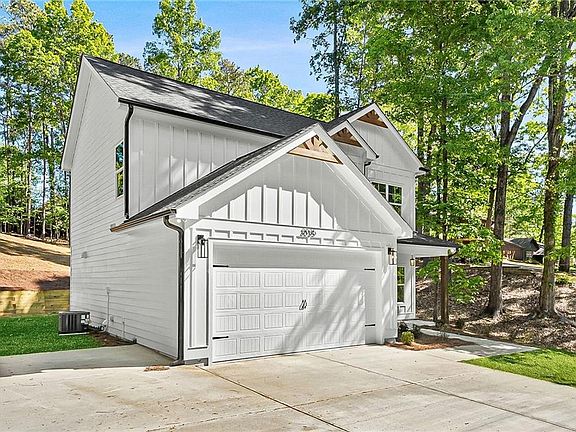 3rd image of 3035 Hamilton Rd